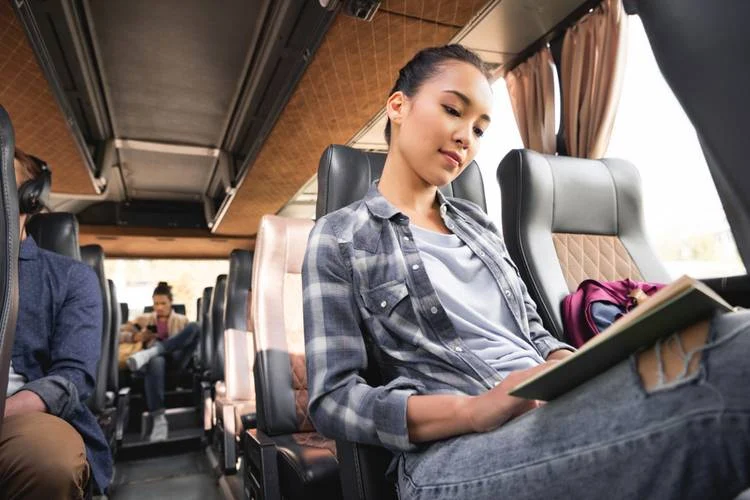 Posisi Duduk Terbaik di Mobil Travel: Panduan Ahli untuk Perjalanan yang Lebih Nyaman