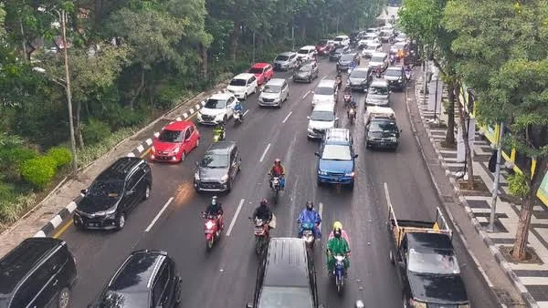 Kepadatan lalu lintas di jalur Malang Surabaya yang menggeser estimasi jam tiba