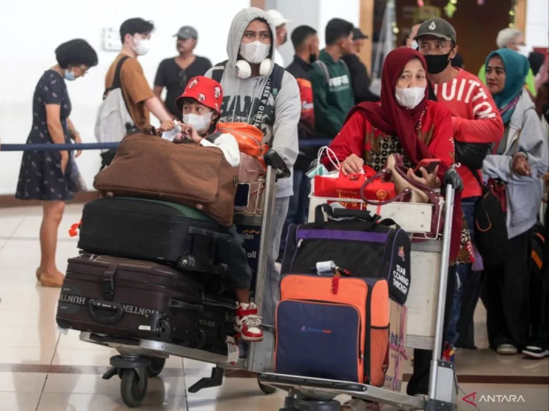Tas dan koper berukuran sedang yang bisa dipakai sebagai tas siaga bencana