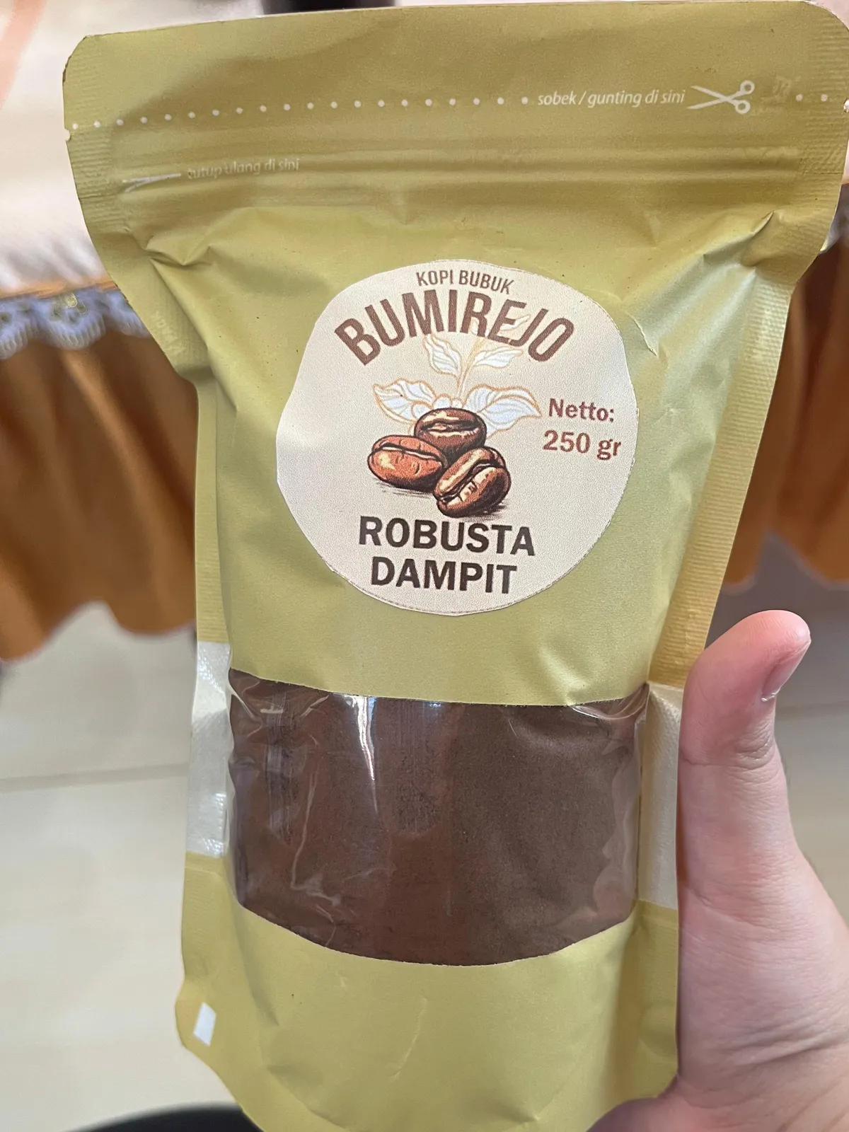 Kemasan kopi bubuk robusta Dampit 250 gram buatan kelompok tani Desa Bumirejo