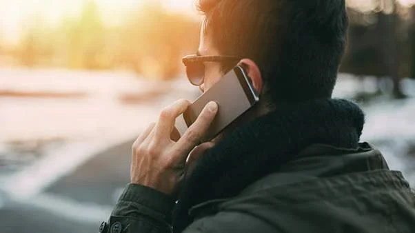 Infografis atau ilustrasi alur kerja penanganan mobil travel mogok, menunjukkan komunikasi dari sopir ke kantor pusat dan pengiriman mobil pengganti, menekankan prosedur yang terorganisir